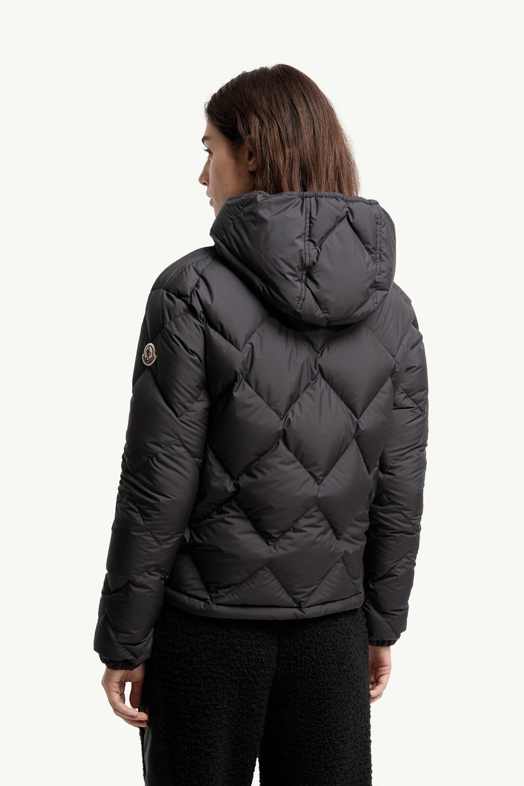 Doudoune courte à capuche et matelassage triangulaire Arvouinne - Noir