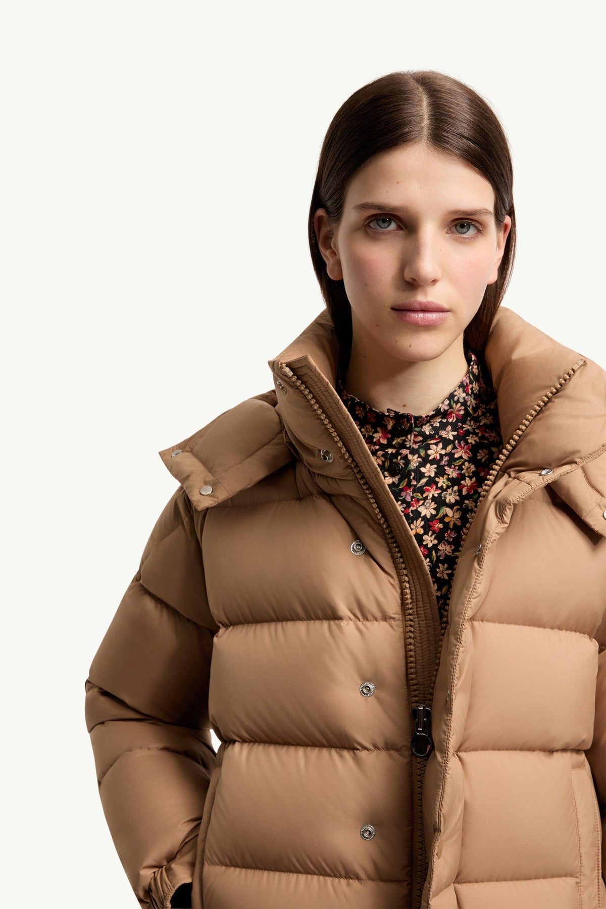 Doudoune courte à capuche Moncler Maya 70 - Beige Chameau