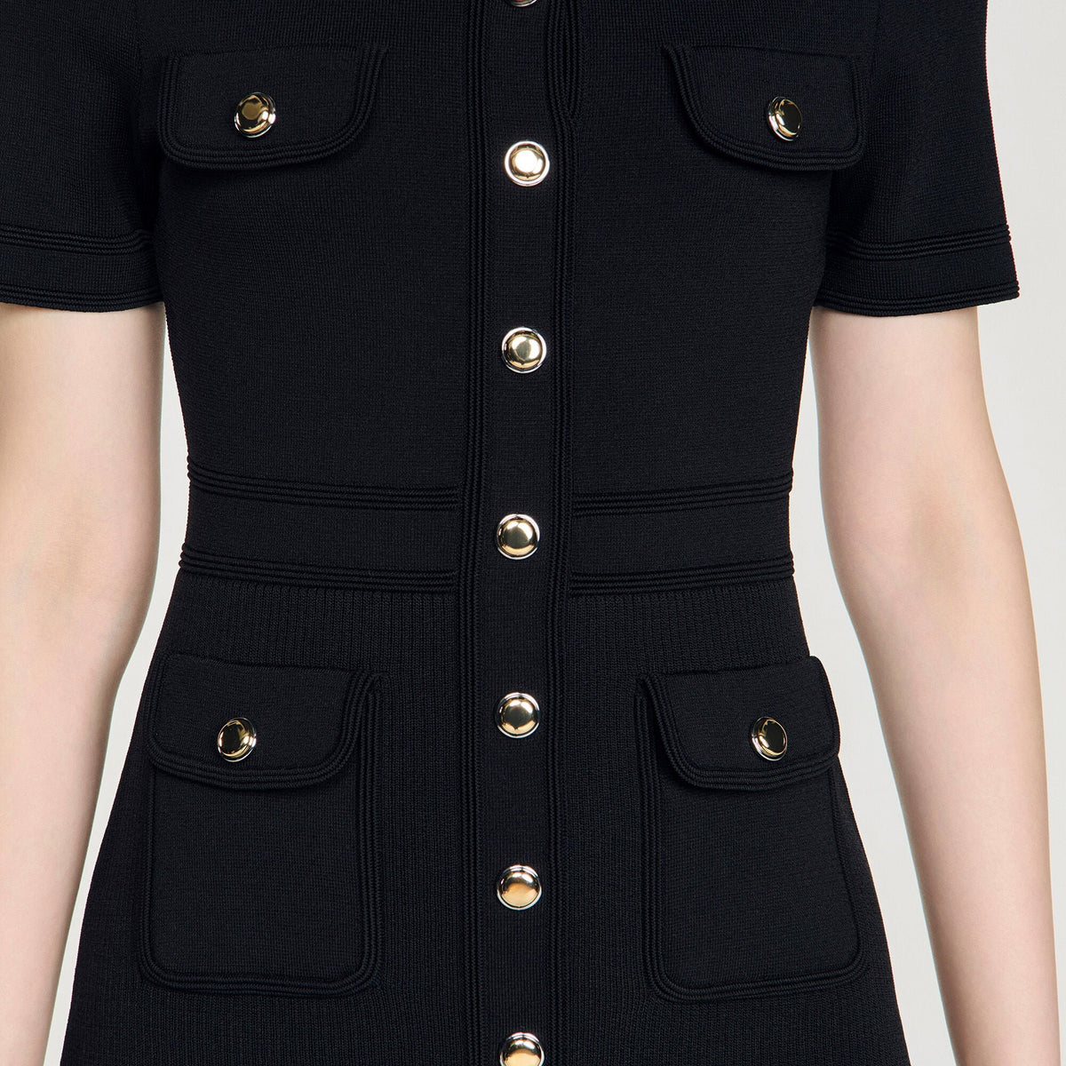 Robe courte en maille boutonnée - Noir