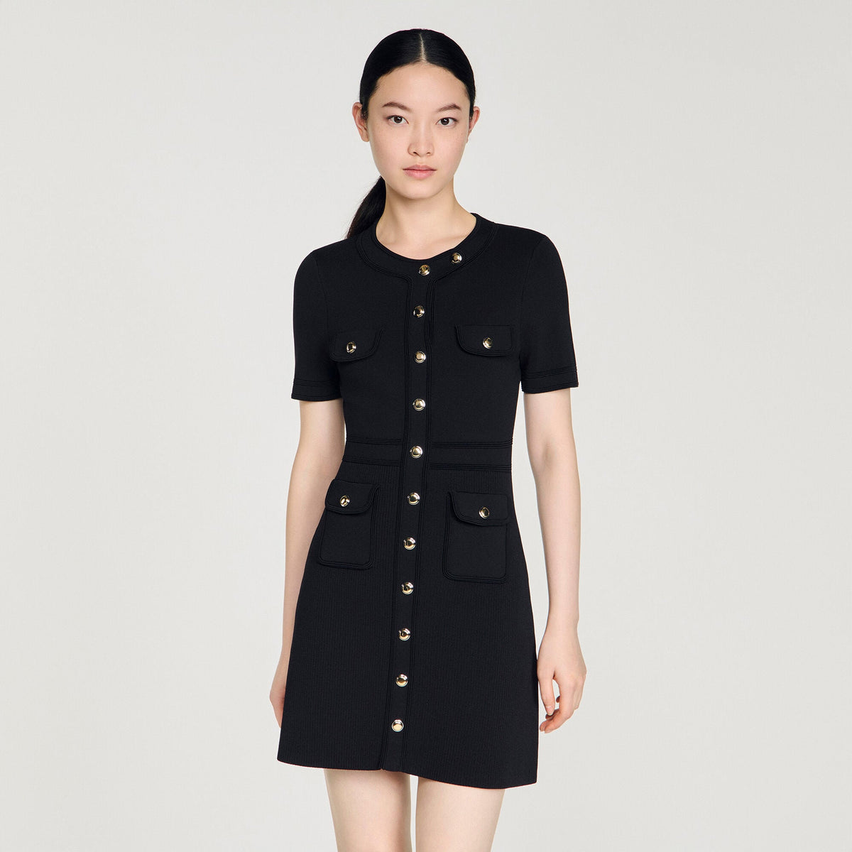 Robe courte en maille boutonnée - Noir