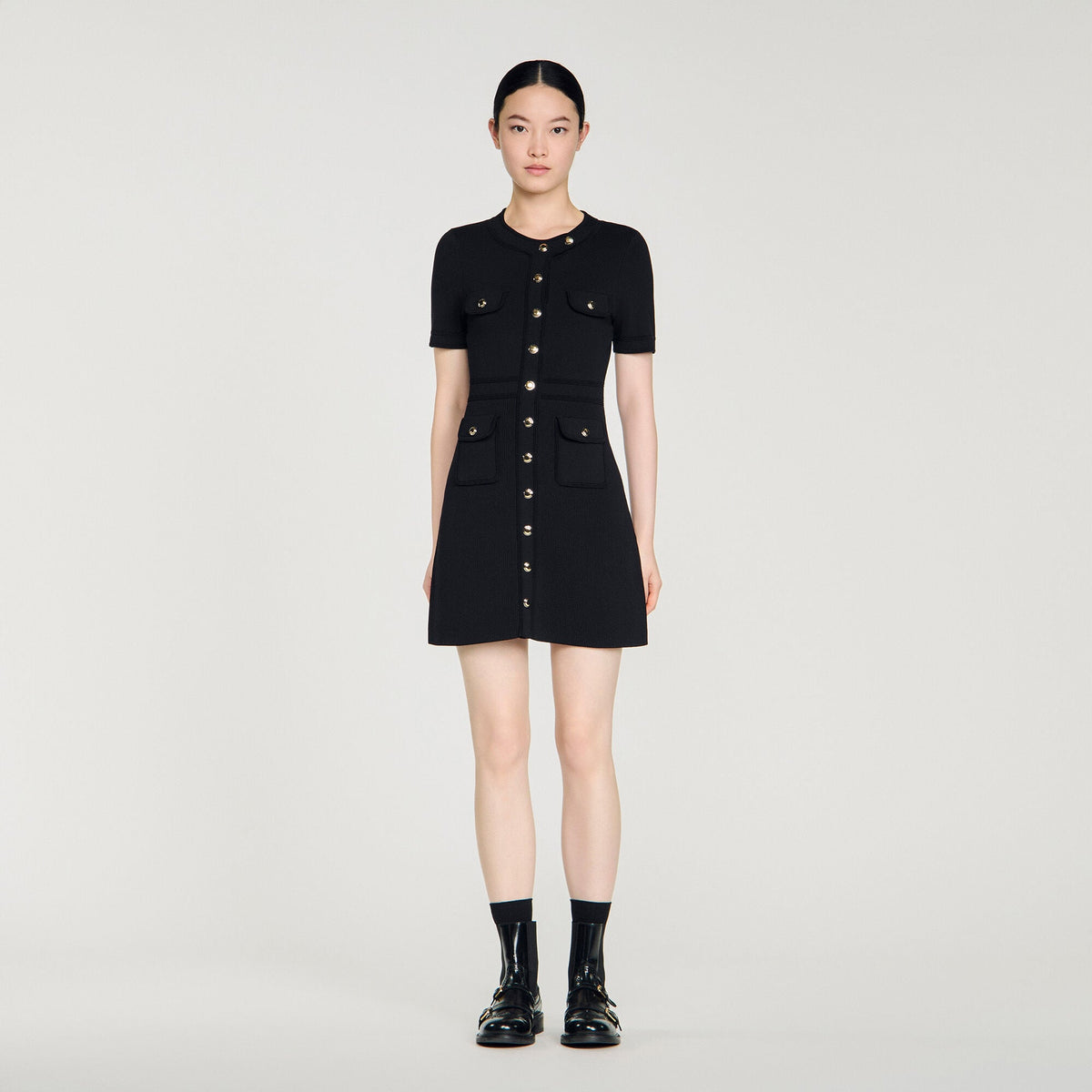 Robe courte en maille boutonnée - Noir
