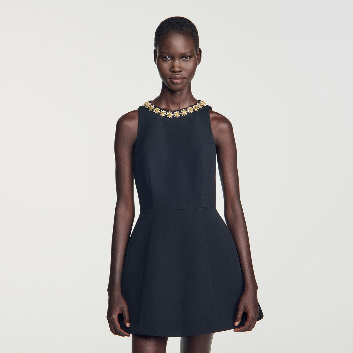 Robe courte à détail bijou - Noir