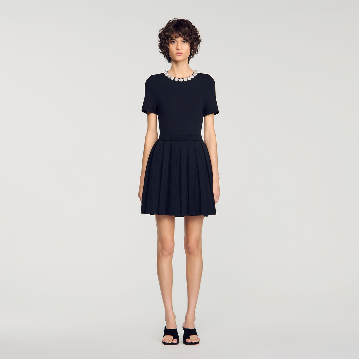 Robe courte à fleurs perlées - Noir