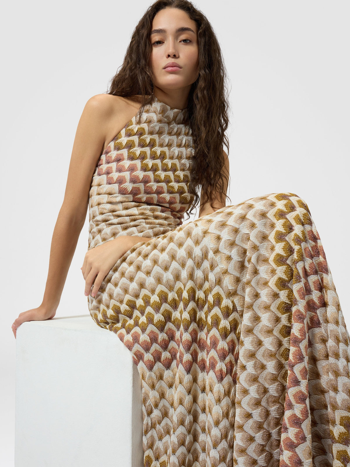 Robe longue avec encolure américaine - Or & Beige